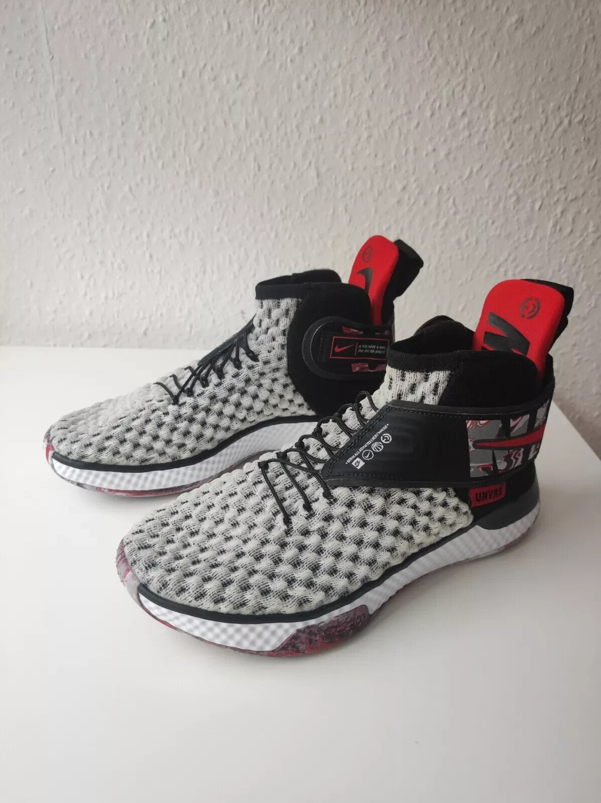 Nike Air Zoom UNVRS - CQ6422-100 - Neu, Ungetragen und OVP - Größe 37,5 (US: 5)